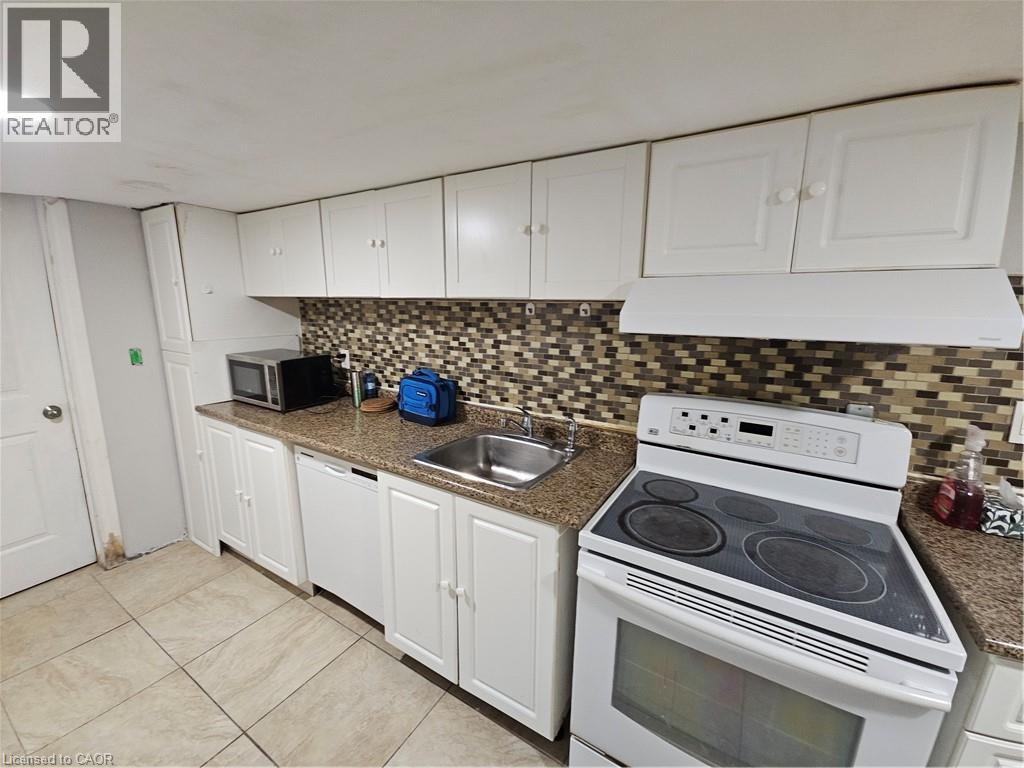 300 COUNTRYSTONE Crescent Unit# #B, Kitchener, Ontario, N2N3S2 — Photo 5