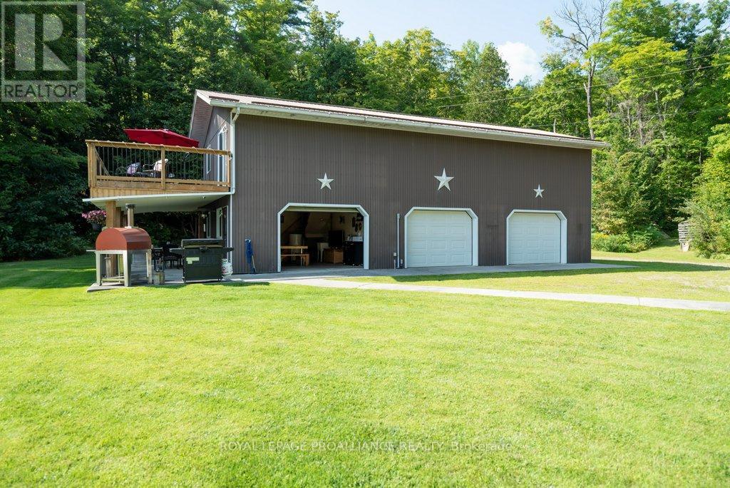 1049 PERRY LANE - 22