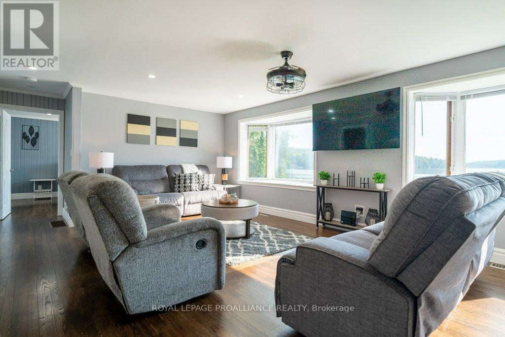 1049 PERRY LANE - Image 3