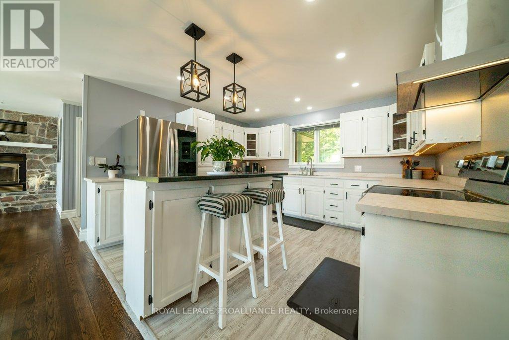 1049 PERRY LANE - 5
