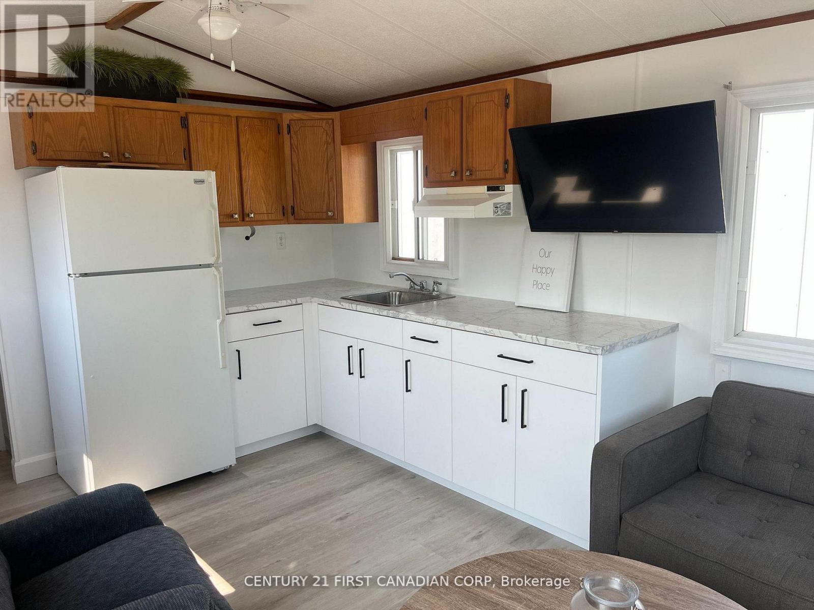 13 ST. LUCIA LANE - 4