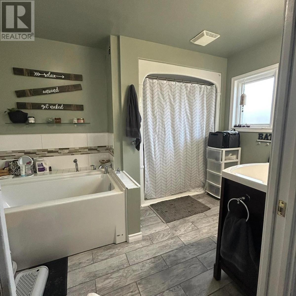 209 McKenzie AVE E - 15