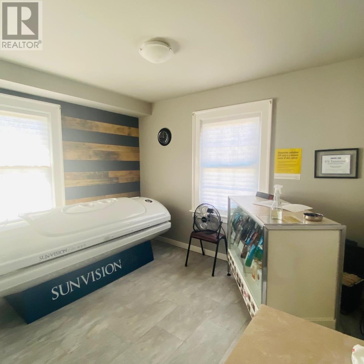 209 McKenzie AVE E - 21