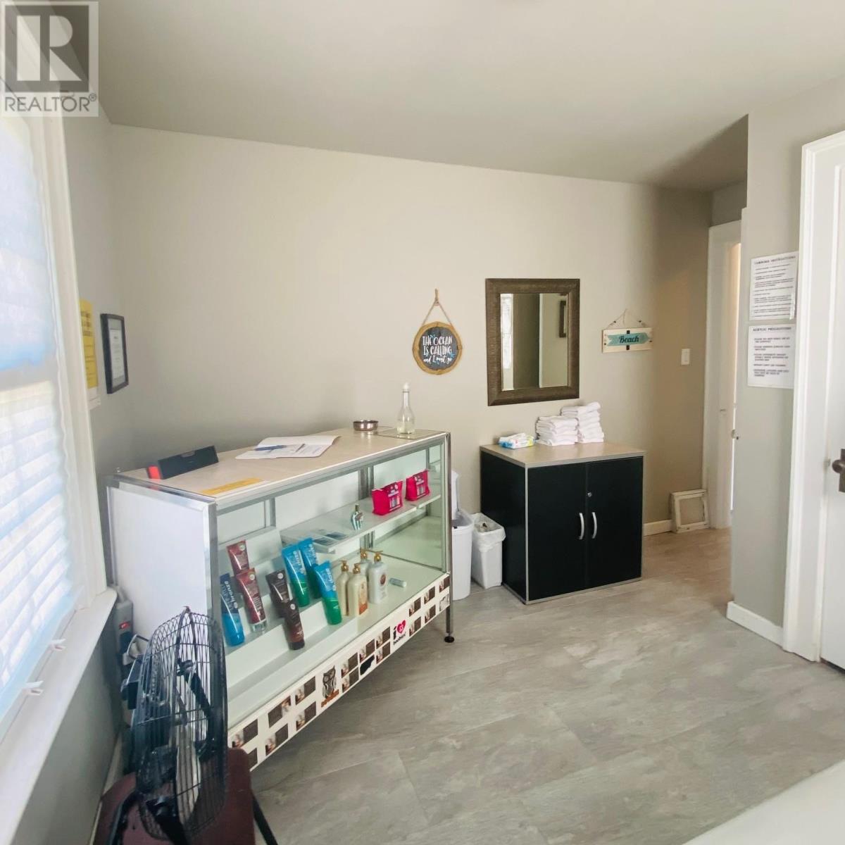 209 McKenzie AVE E - 22