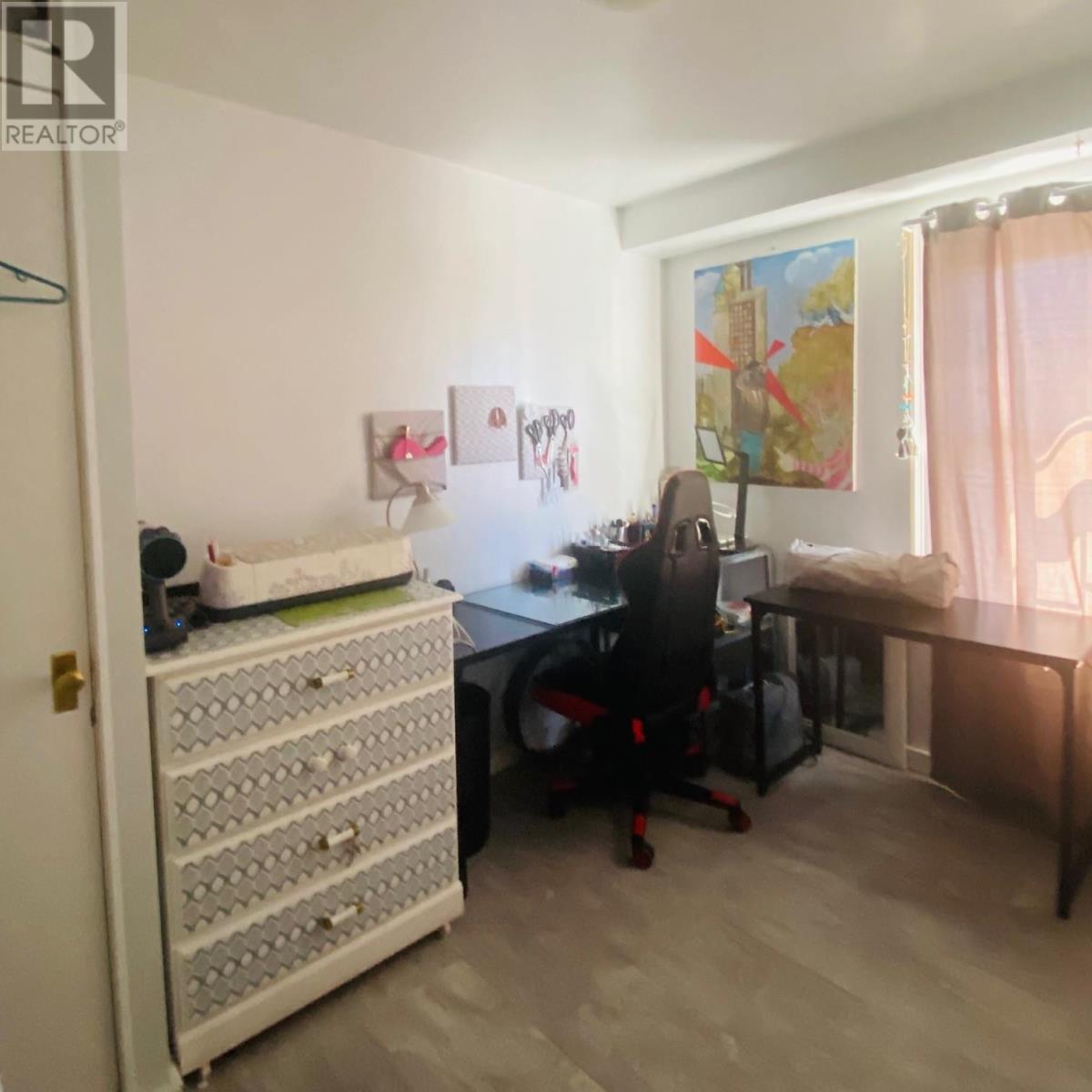 209 McKenzie AVE E - 23