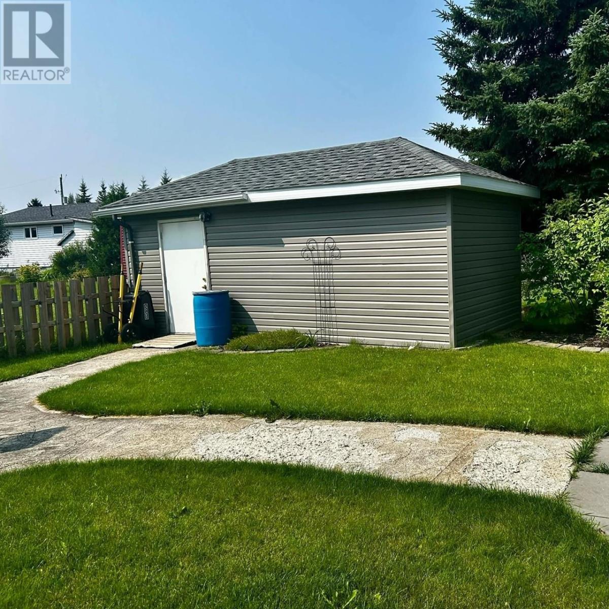 209 McKenzie AVE E - 34
