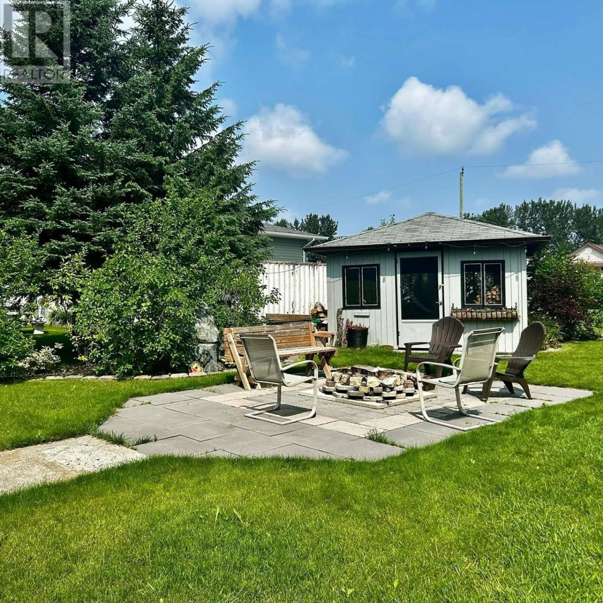 209 McKenzie AVE E - 36