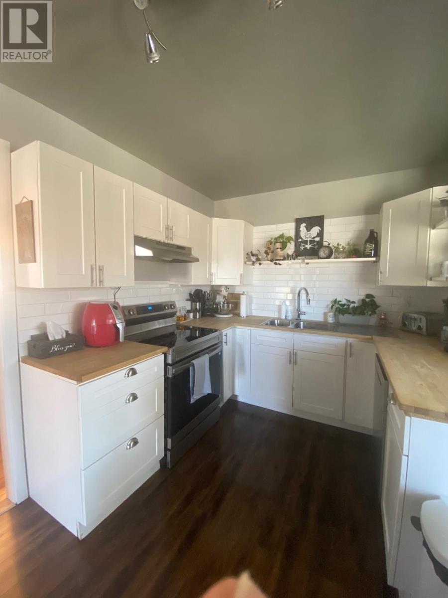 209 McKenzie AVE E - 9