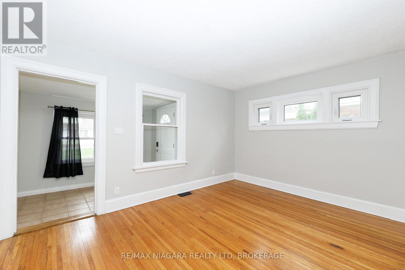 5015 FIFTH AVENUE - 9