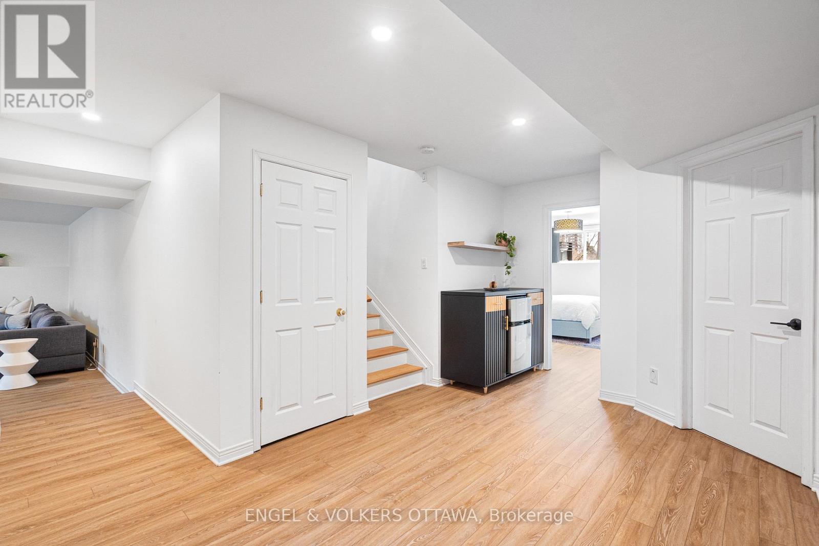 1926 RIDEAU GARDEN DRIVE - 30