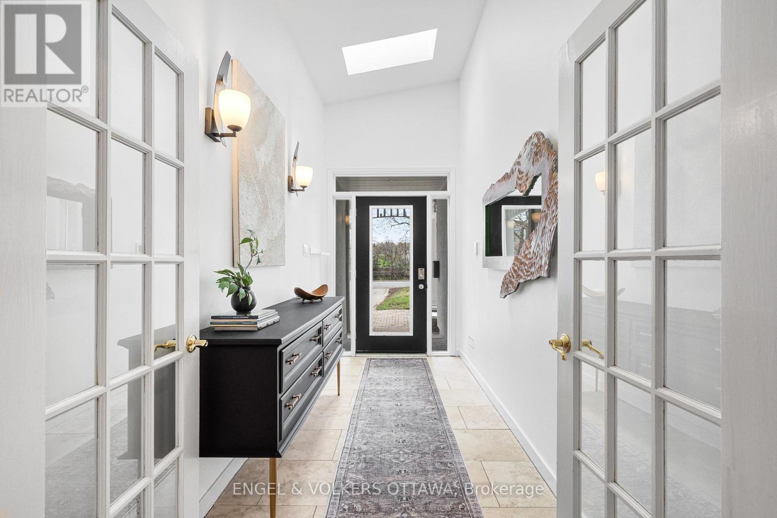 1926 RIDEAU GARDEN DRIVE - 4