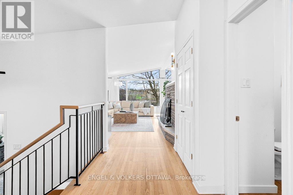 1926 RIDEAU GARDEN DRIVE - 9