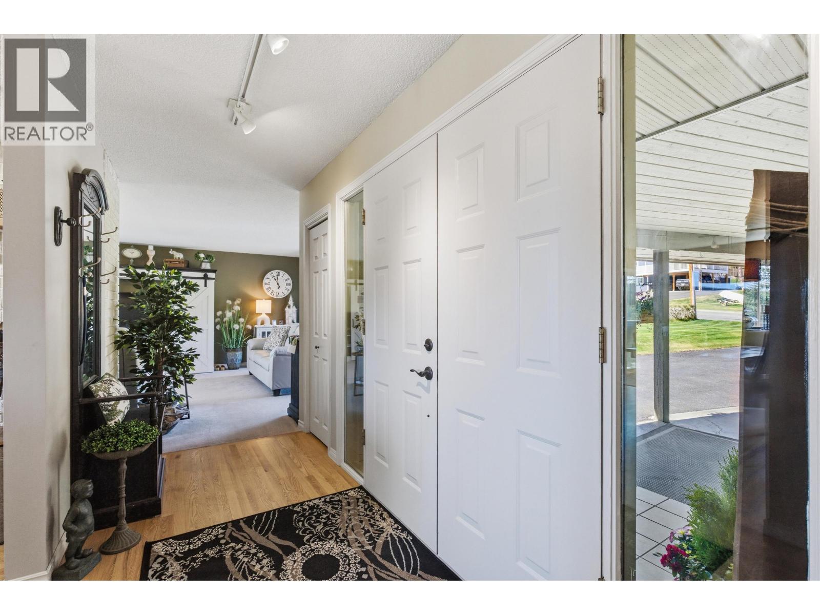 130 COUNTRY CLUB BOULEVARD - 7