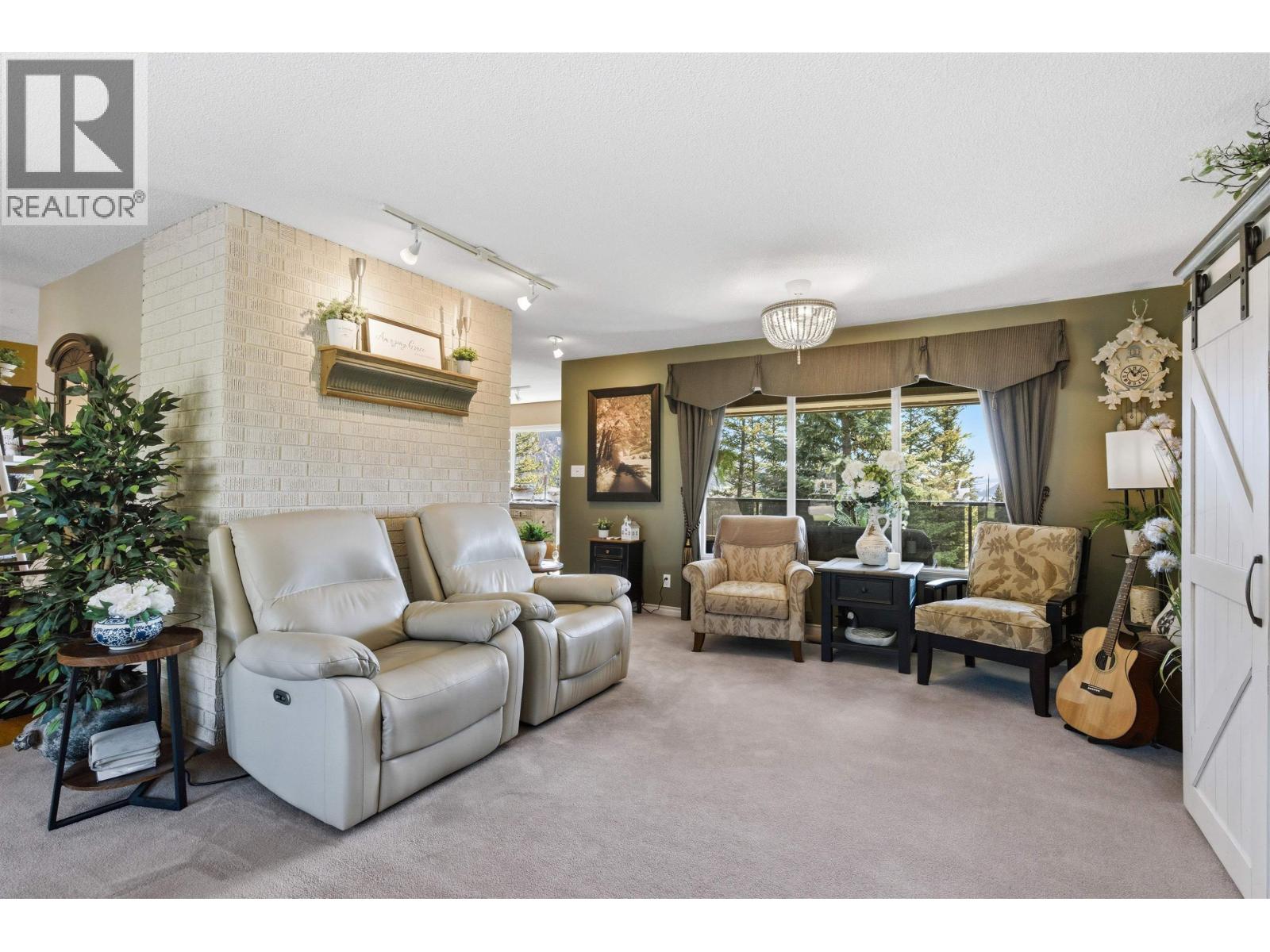 130 COUNTRY CLUB BOULEVARD - 9
