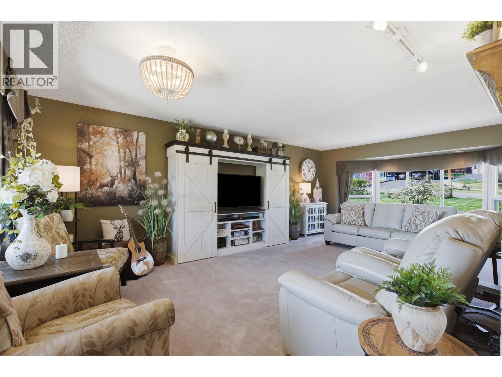 130 COUNTRY CLUB BOULEVARD - 8