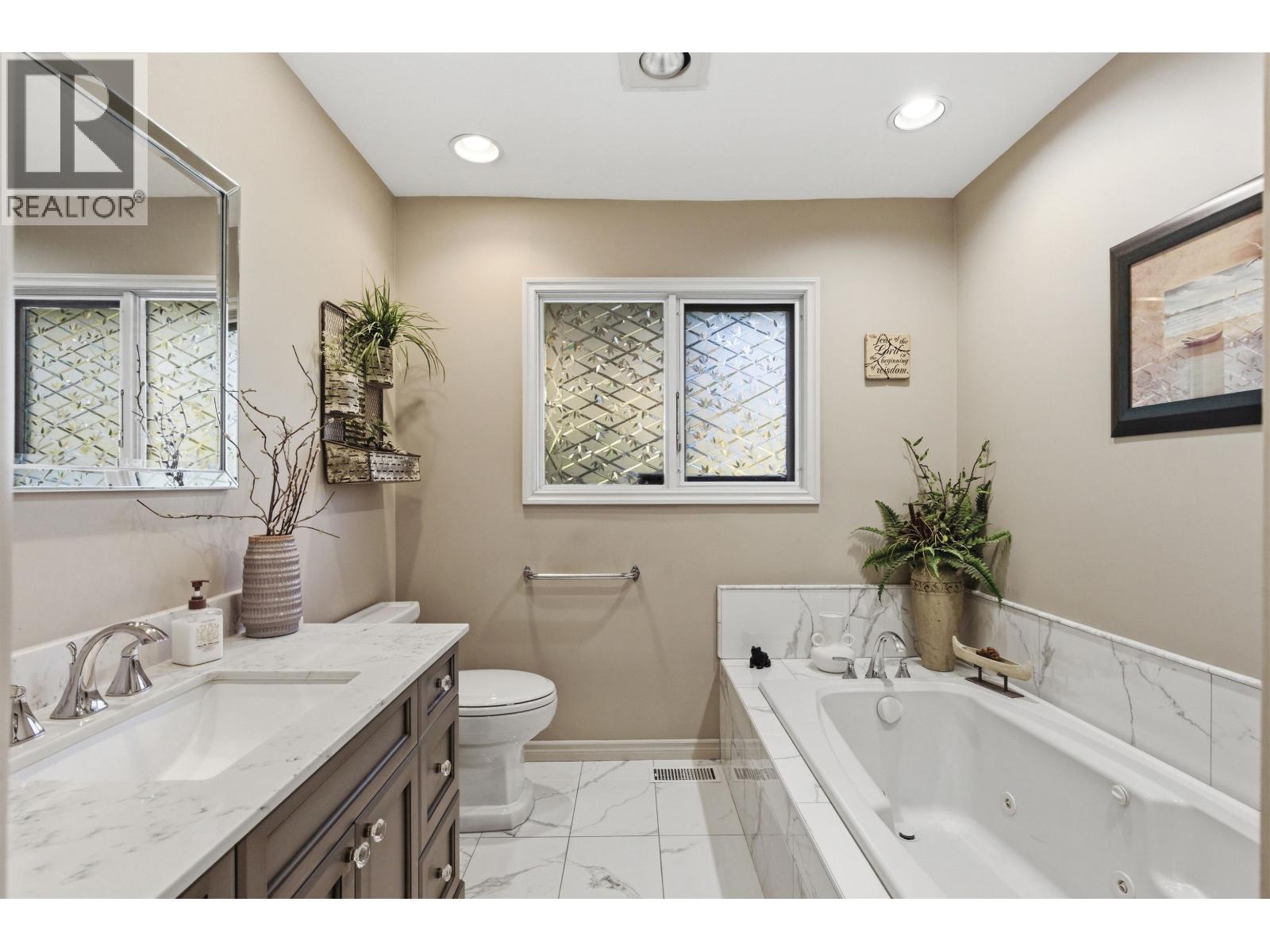 130 COUNTRY CLUB BOULEVARD - 20