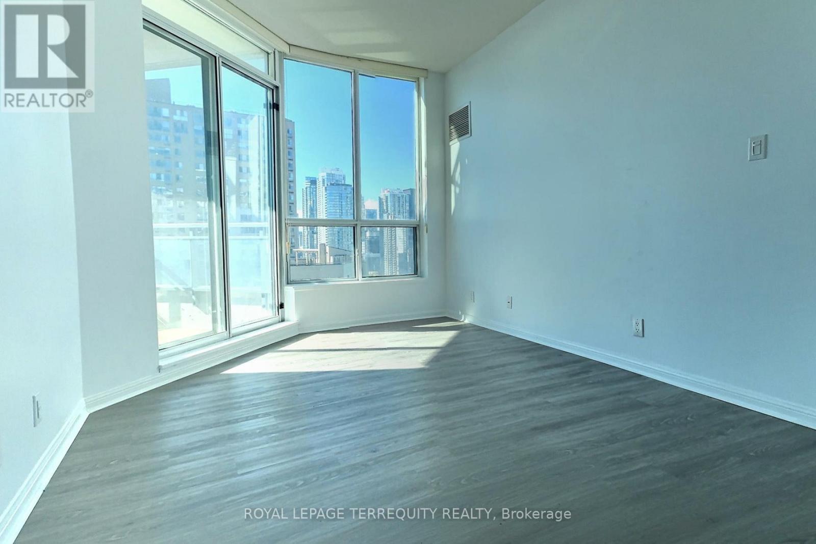 #2322 230 QUEENS QUAY W - 10