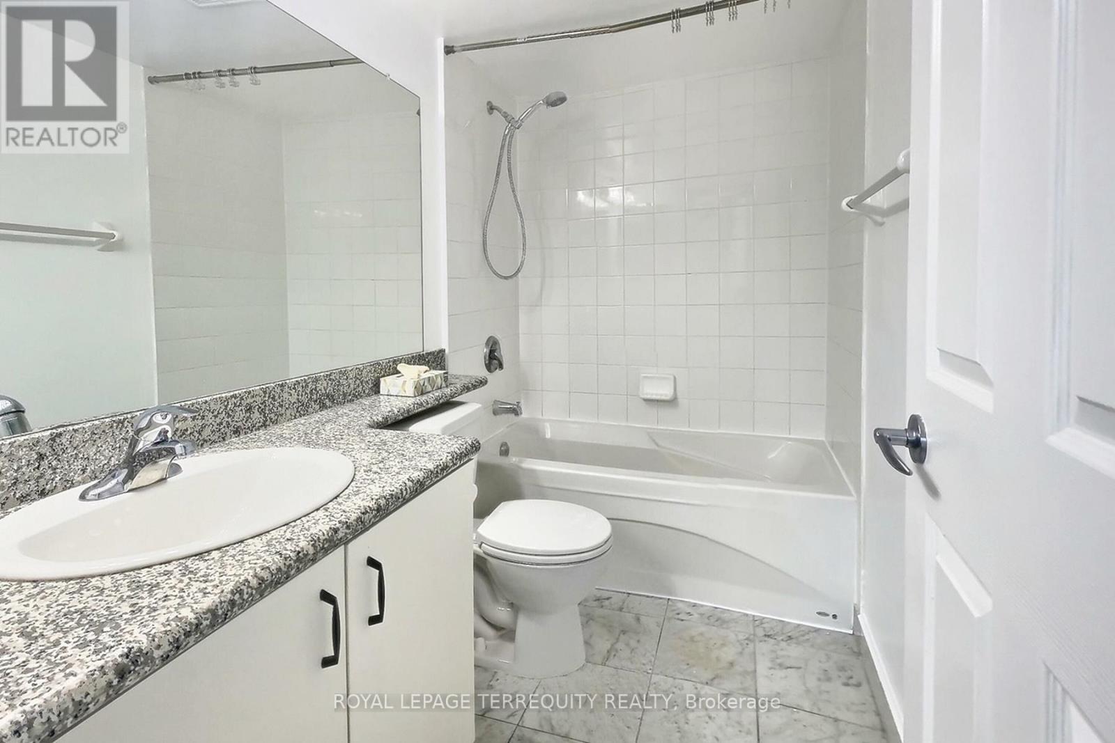 #2322 230 QUEENS QUAY W - 13