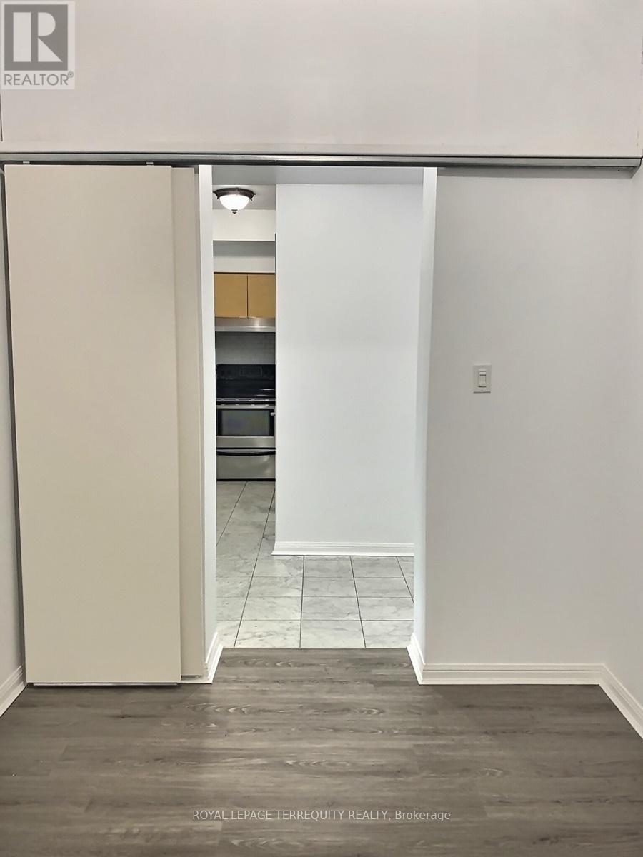 #2322 230 QUEENS QUAY W - 3