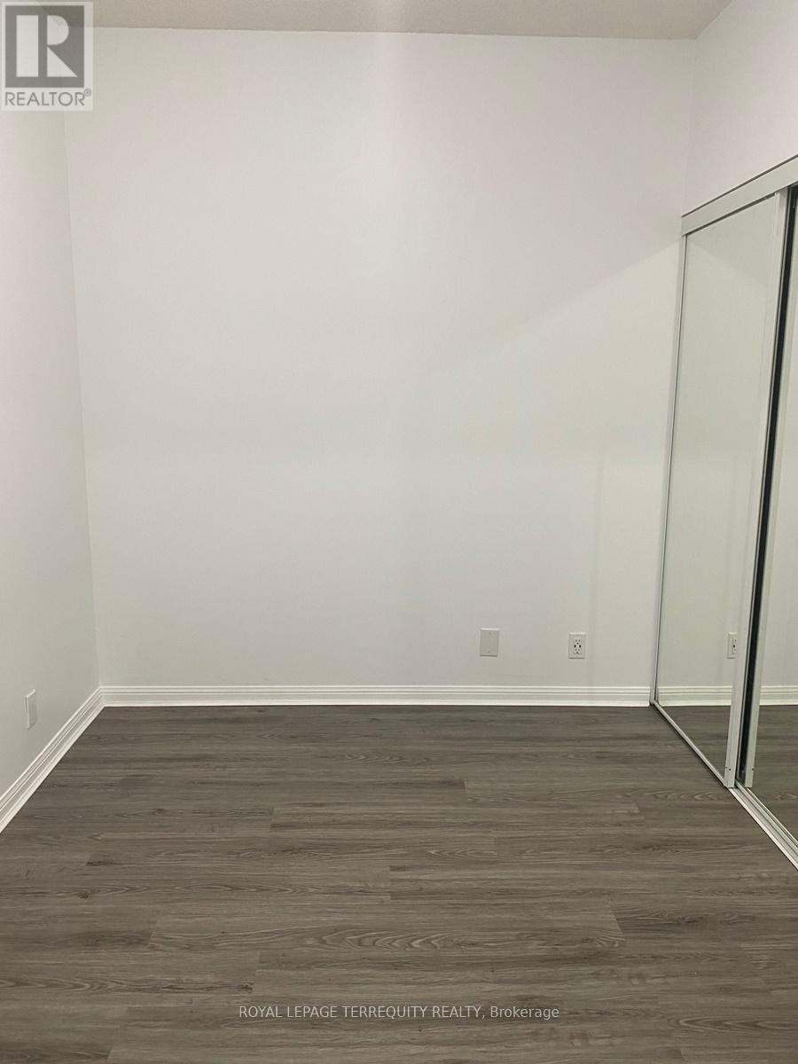 #2322 230 QUEENS QUAY W - 4