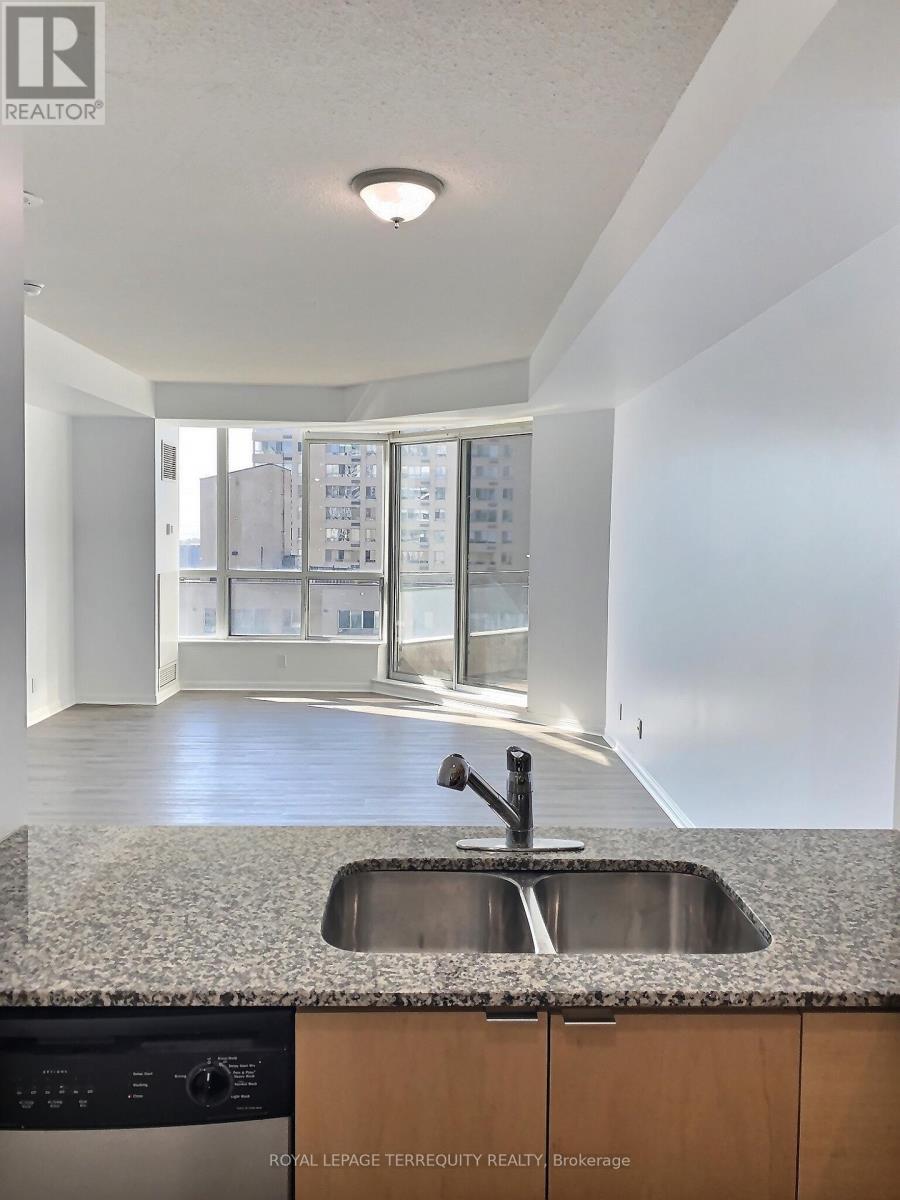 #2322 230 QUEENS QUAY W - 5