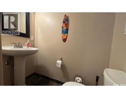4pc Bathroom - 2324 Halifax Street, Regina, SK S4P1V4 Photo 10