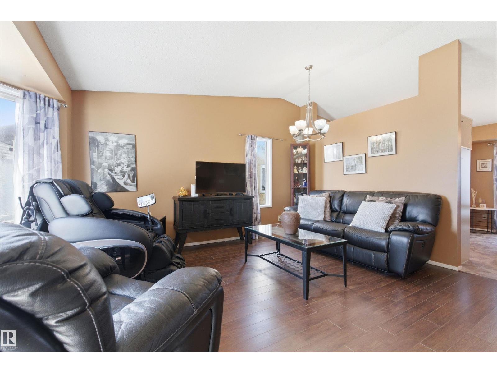 9347 175 AV NW, Edmonton