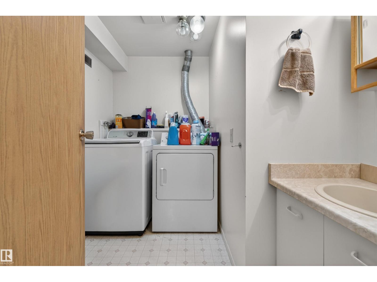 9347 175 AV NW, Edmonton