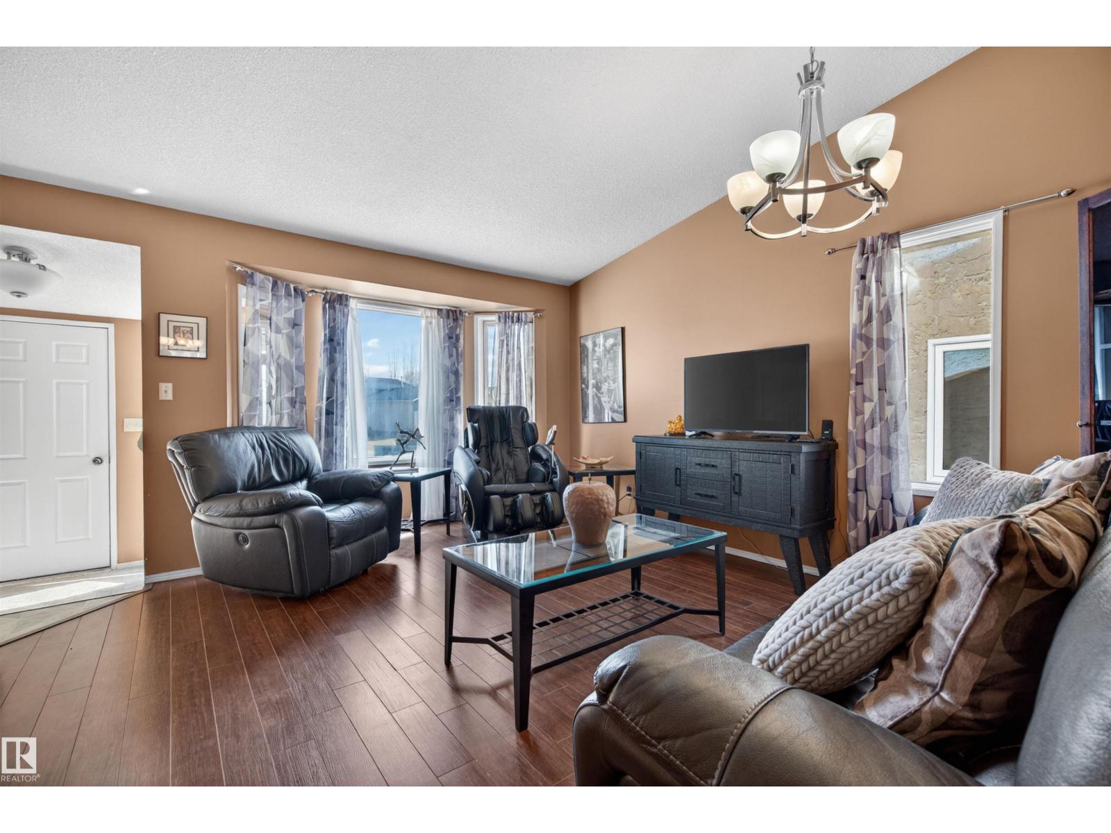 9347 175 AV NW, Edmonton
