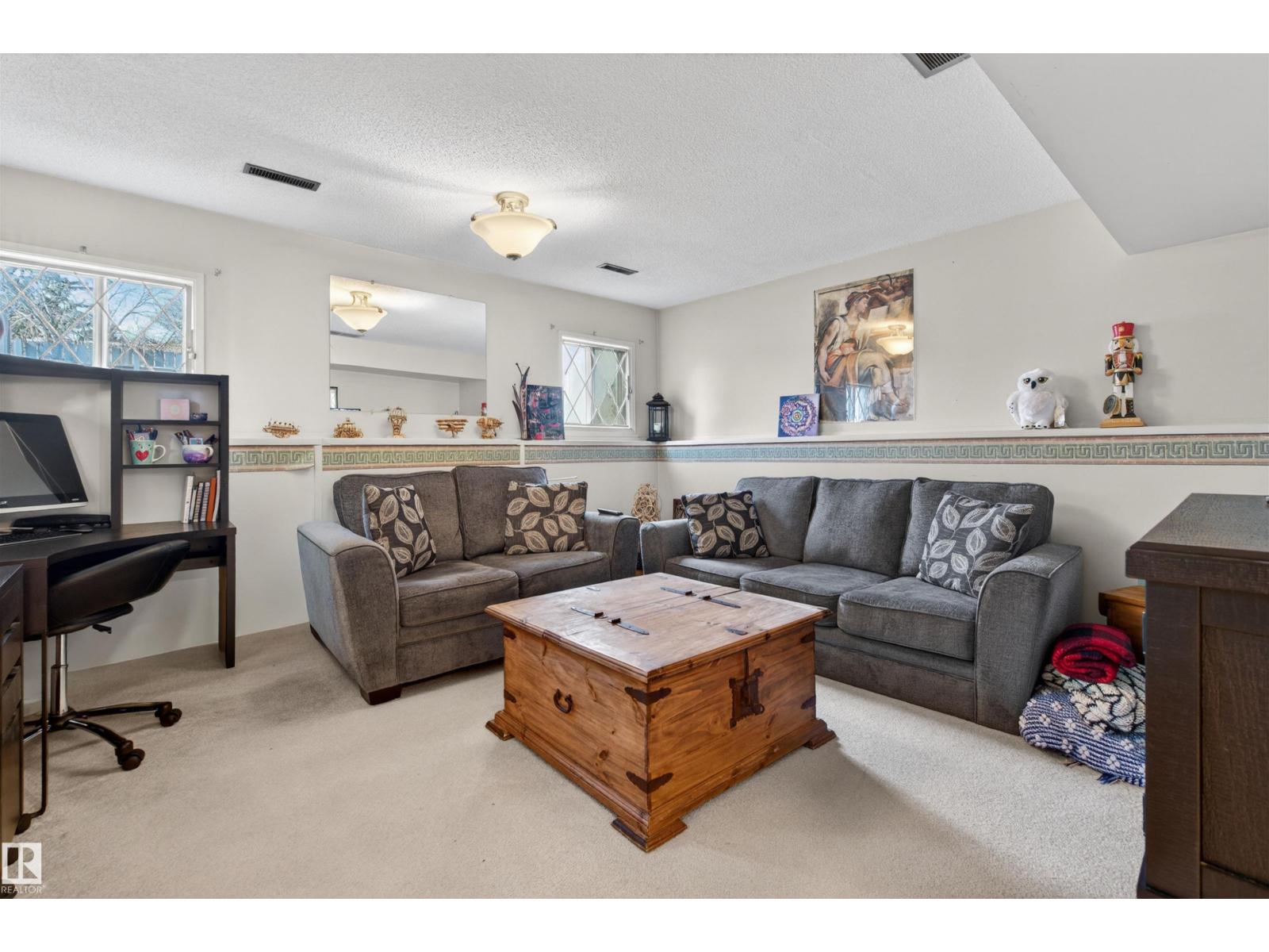 9347 175 AV NW, Edmonton