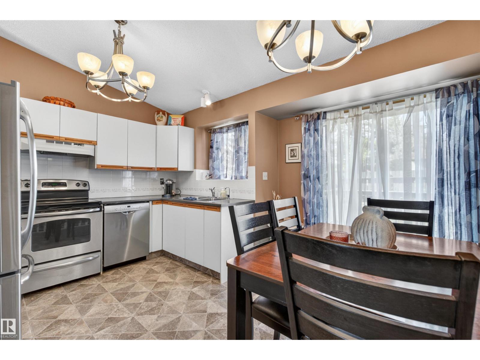9347 175 AV NW, Edmonton