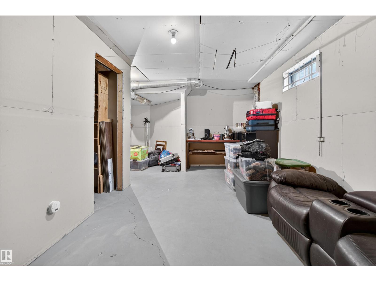 9347 175 AV NW, Edmonton