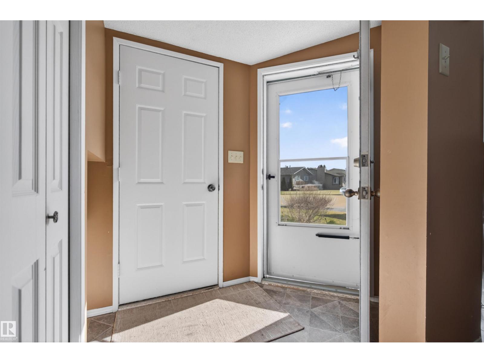 9347 175 AV NW, Edmonton