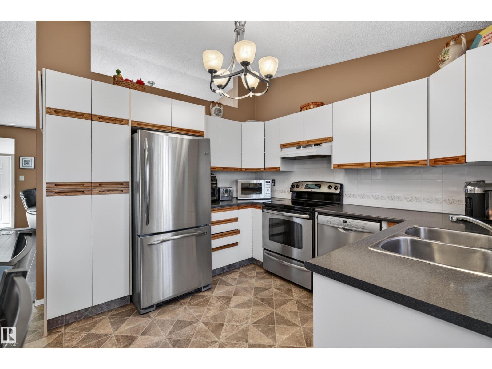 9347 175 AV NW, Edmonton