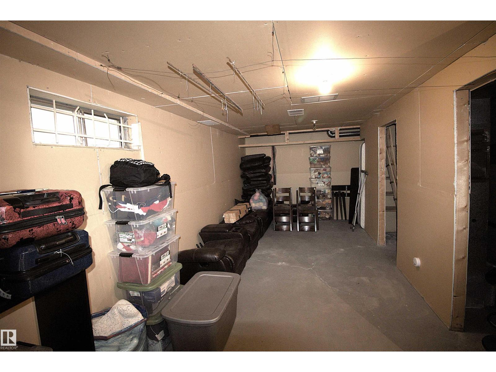 9347 175 AV NW, Edmonton