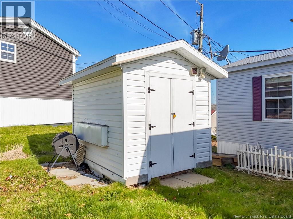 41 Bayberry Street - 32