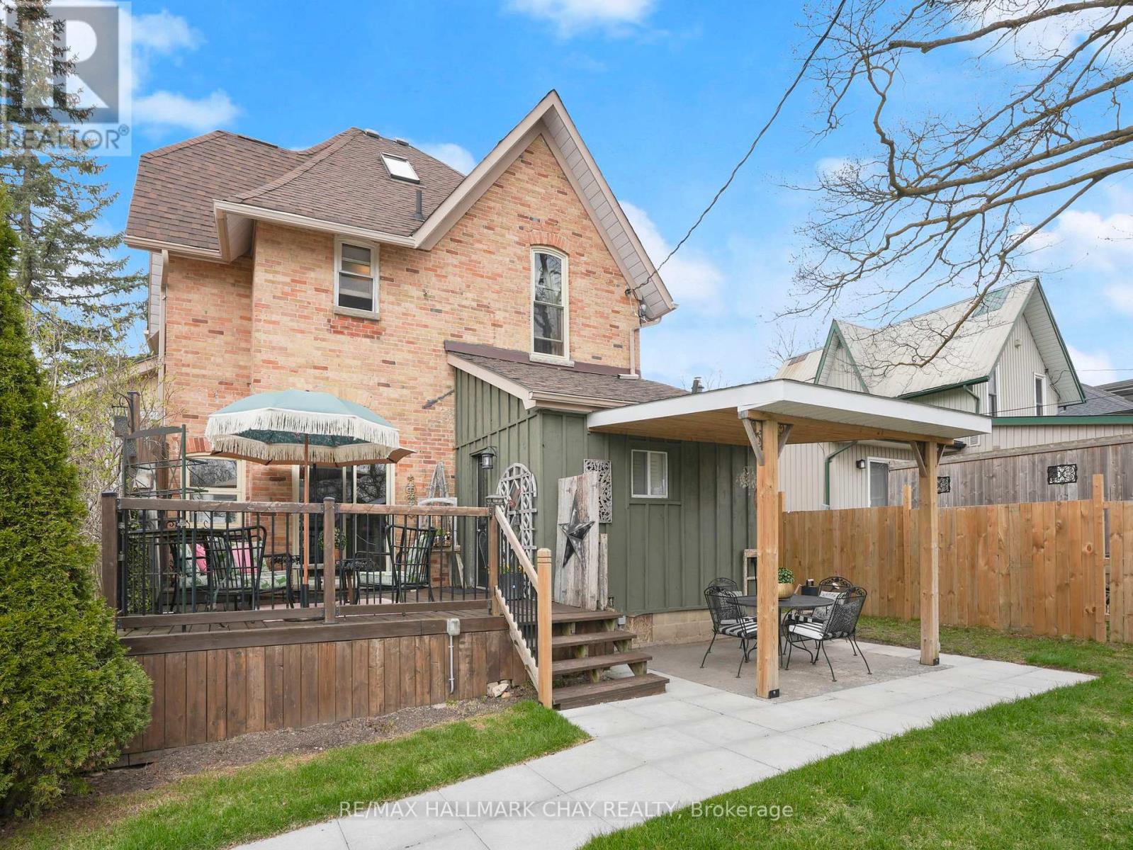 321 OWEN SOUND STREET - 2