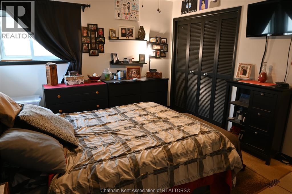 2 Freda STREET - 22