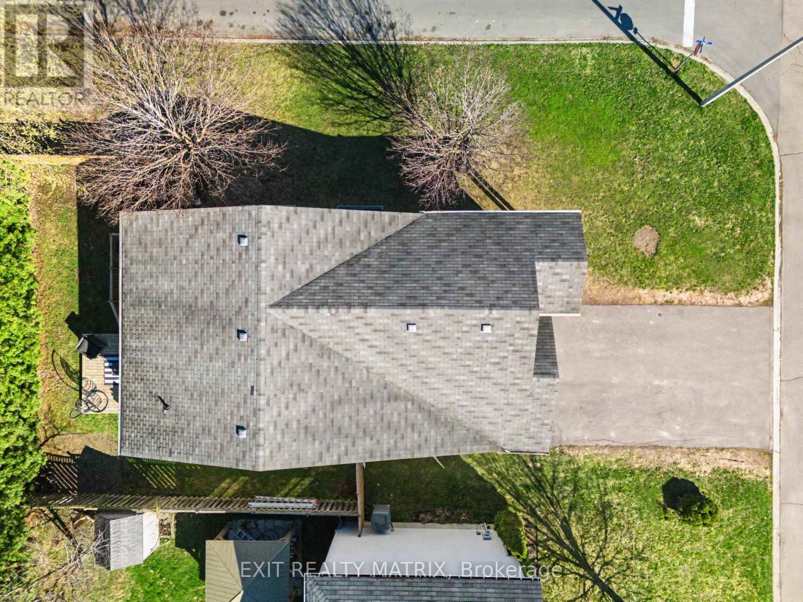 403 CENTENAIRE STREET - 32