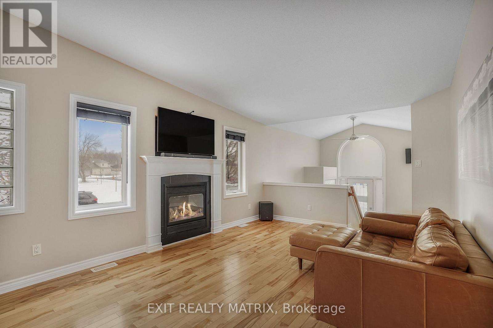 403 CENTENAIRE STREET - 6