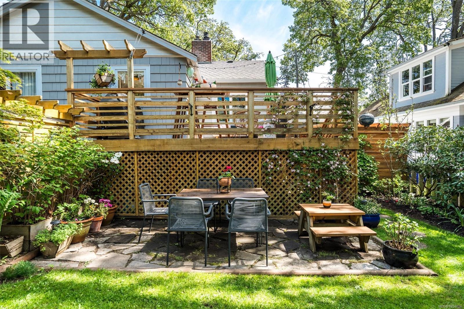 966 Maddison St - 30