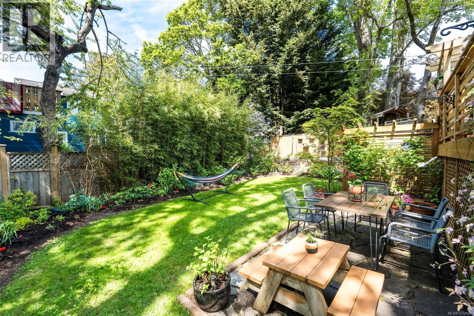 966 Maddison St - 34