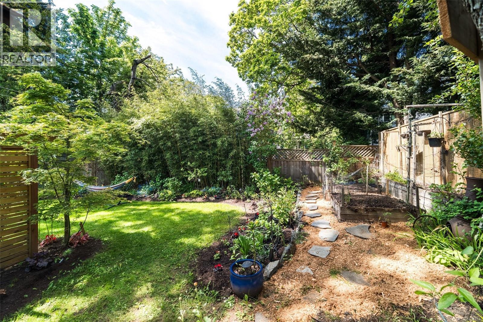 966 Maddison St - 35