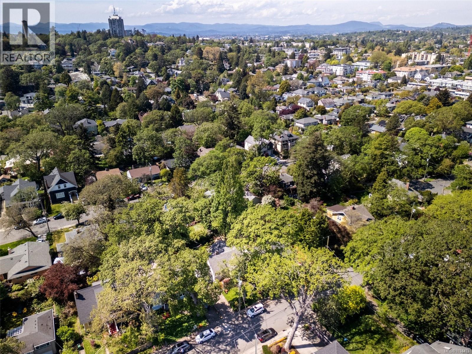966 Maddison St - 53
