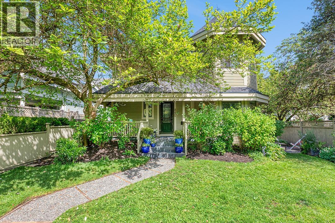 805 W 14TH AVENUE