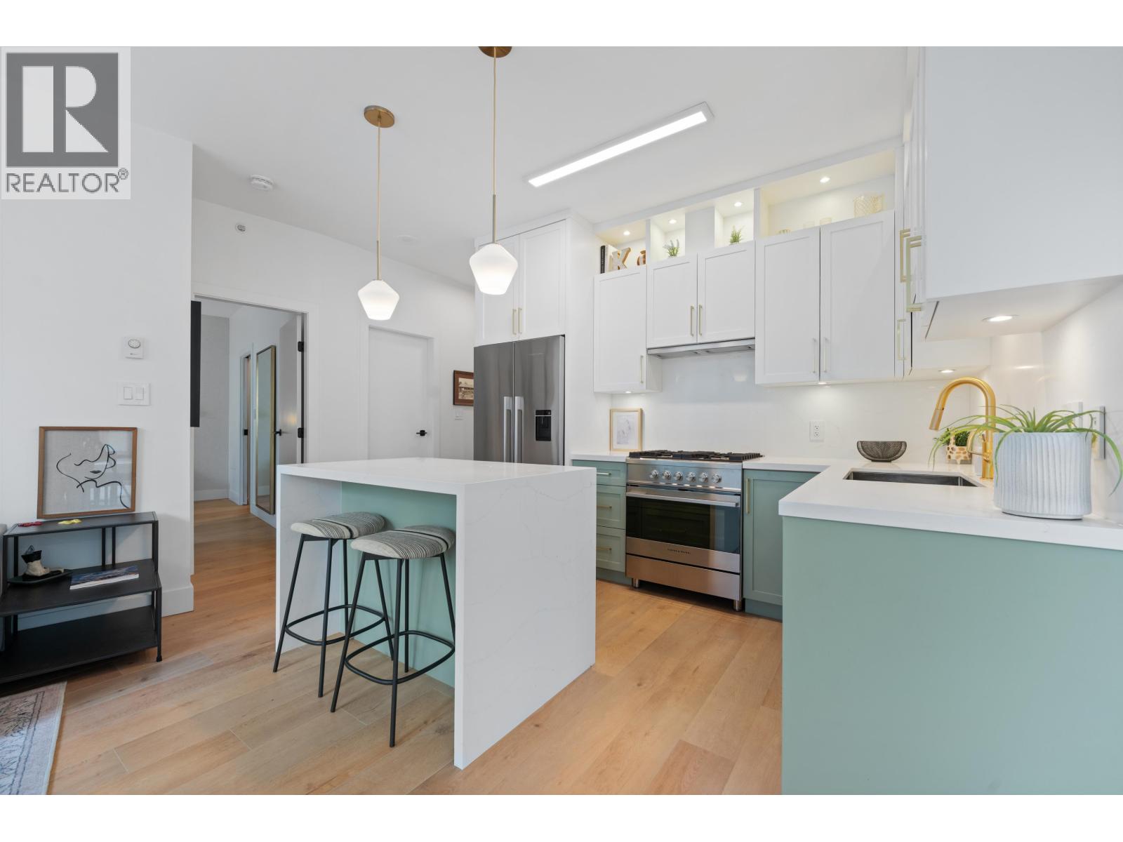 2 Bed, 2 Bath House for Sale in Vancouver – 1903 1189 MELVILLE STREET, Vancouver - Image 10