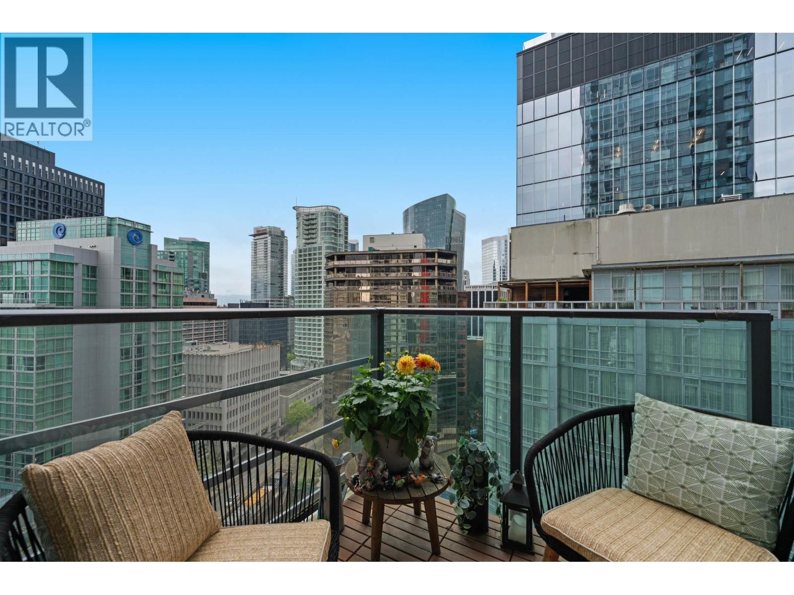 2 Bed, 2 Bath House for Sale in Vancouver – 1903 1189 MELVILLE STREET, Vancouver - Image 14