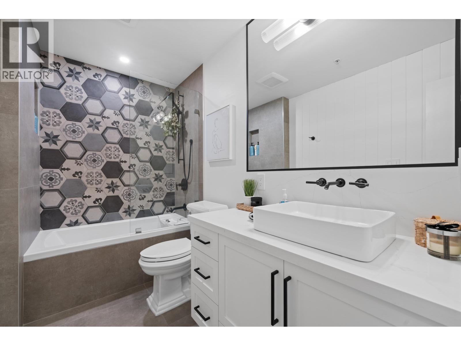 2 Bed, 2 Bath House for Sale in Vancouver – 1903 1189 MELVILLE STREET, Vancouver - Image 25