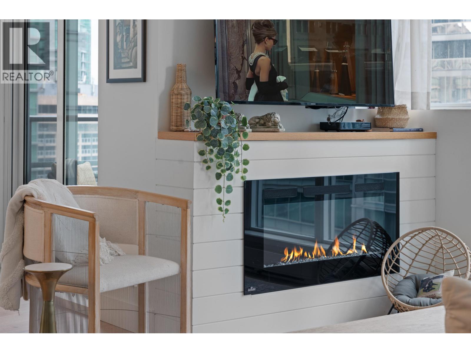 2 Bed, 2 Bath House for Sale in Vancouver – 1903 1189 MELVILLE STREET, Vancouver - Image 5
