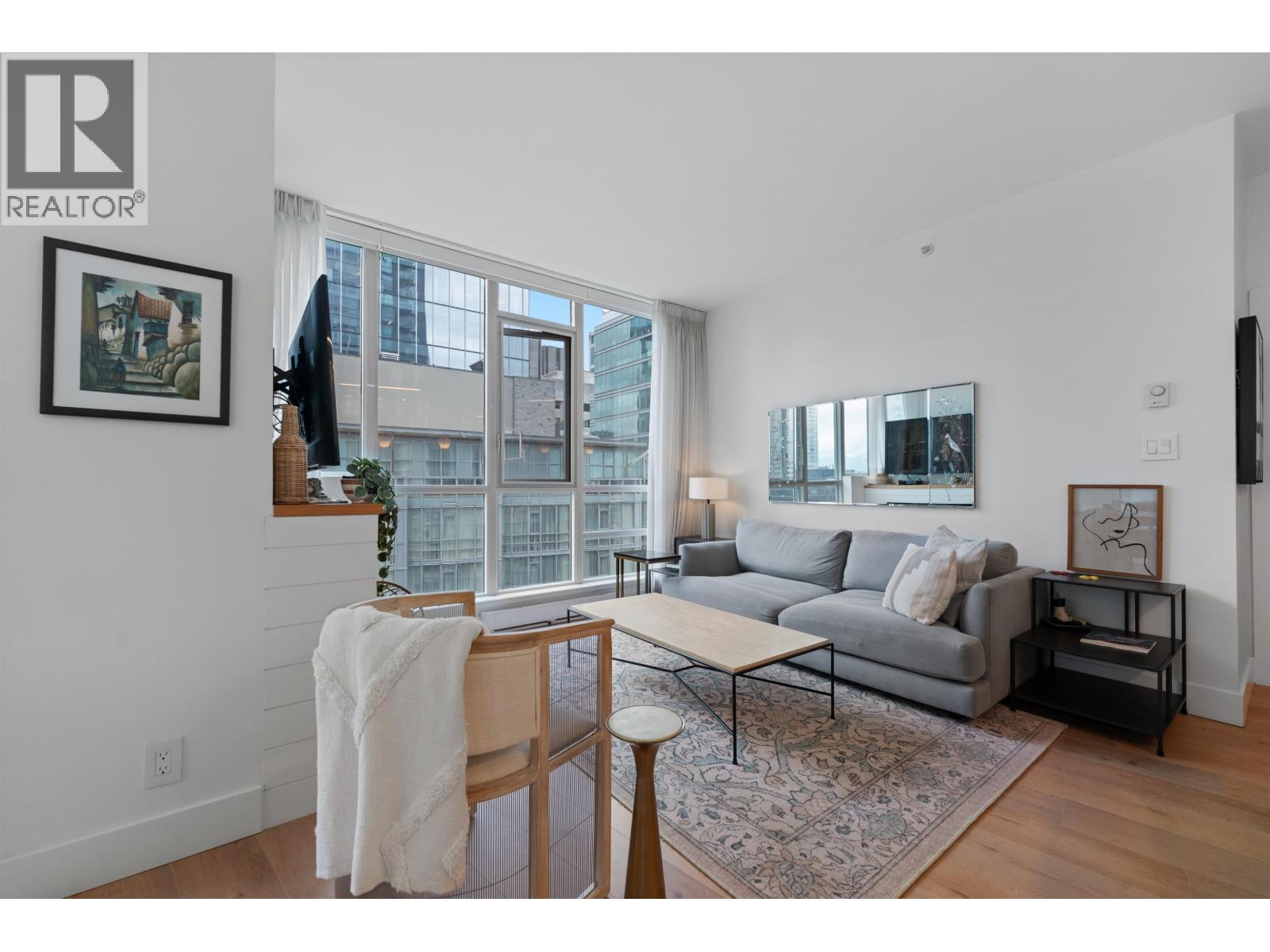 2 Bed, 2 Bath House for Sale in Vancouver – 1903 1189 MELVILLE STREET, Vancouver - Image 6
